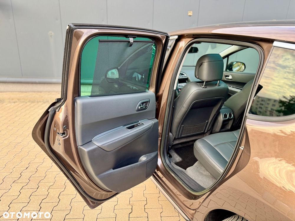 Peugeot 3008 HDi 160 Automatik Allure - 33