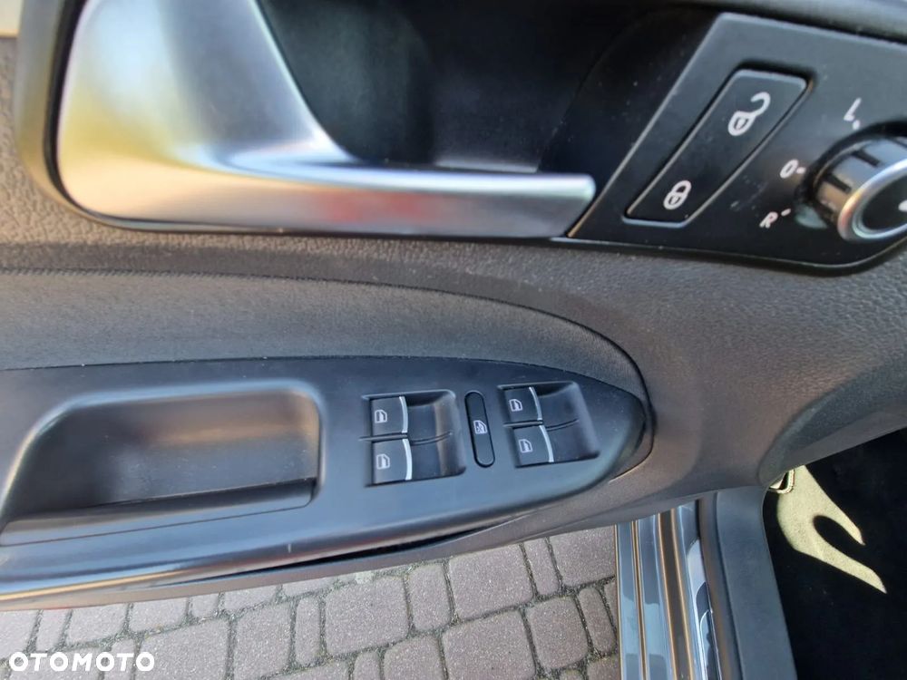 Volkswagen Touran 1.6 TDI DPF BlueMotion Technology Cup - 25