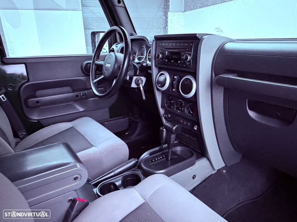 Jeep Wrangler Unlimited 2.8 CRD ATX Sahara Limited - 28