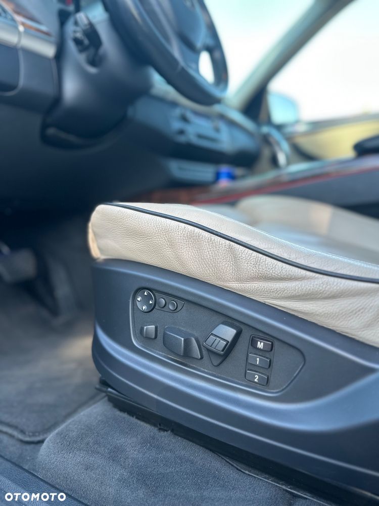 BMW X5 4.8i - 11