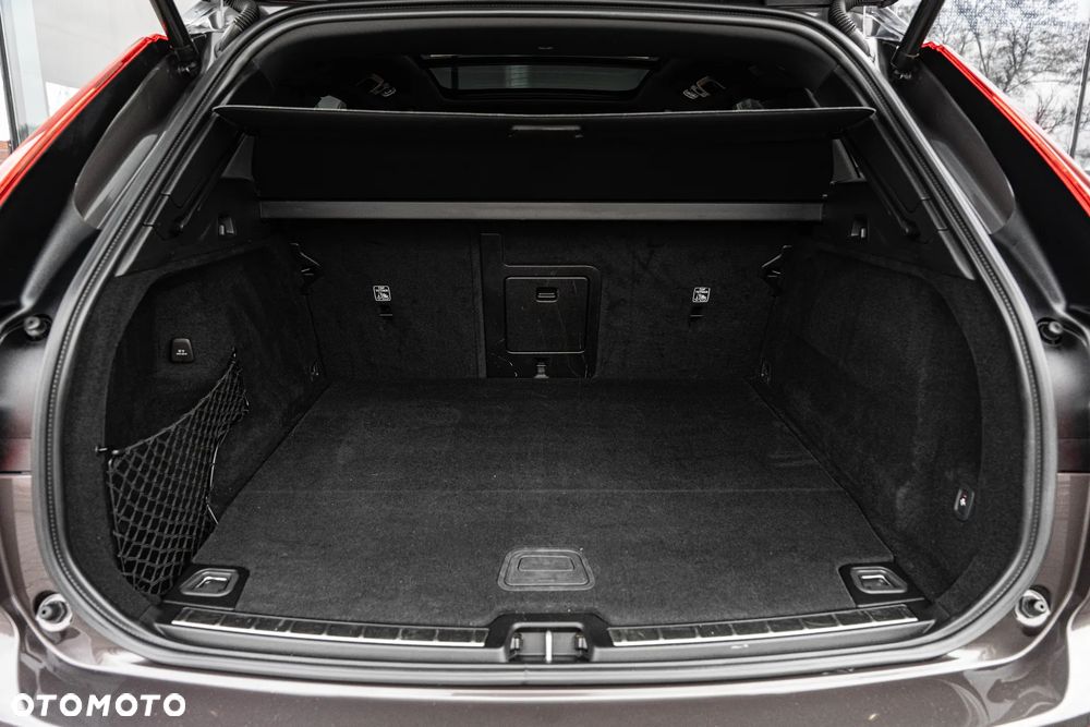 Volvo XC 60 T6 AWD Plug-In Hybrid R-Design - 15