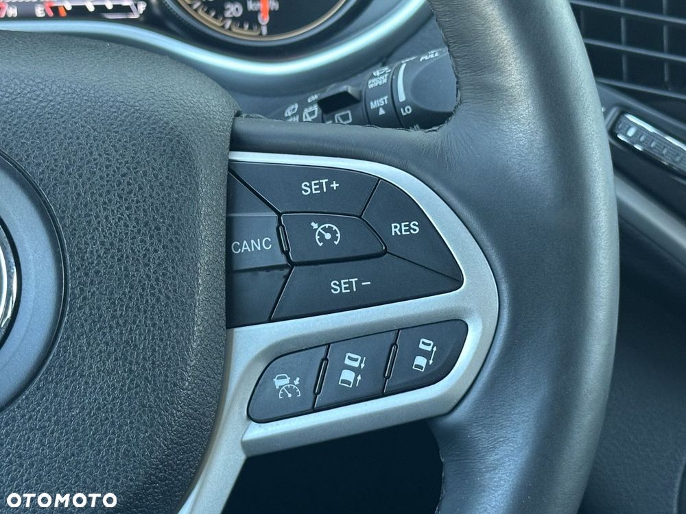 Jeep Cherokee - 13