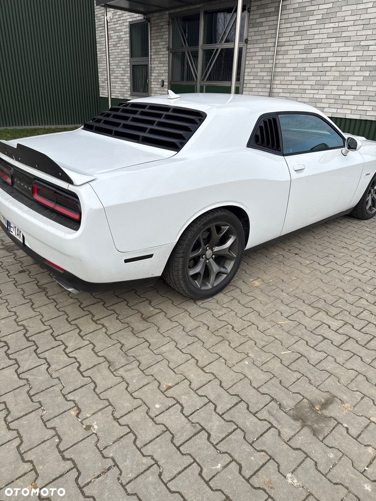 Dodge Challenger - 8