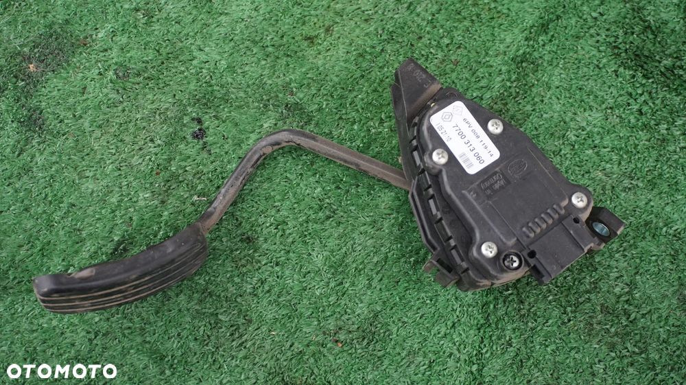 Renault Trafic II 1.9 2.0 DCI M9R pedal gazu potencjometr 7700313060