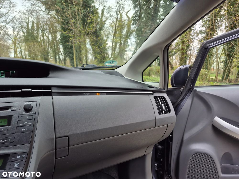 Toyota Prius (Hybrid) Executive - 21