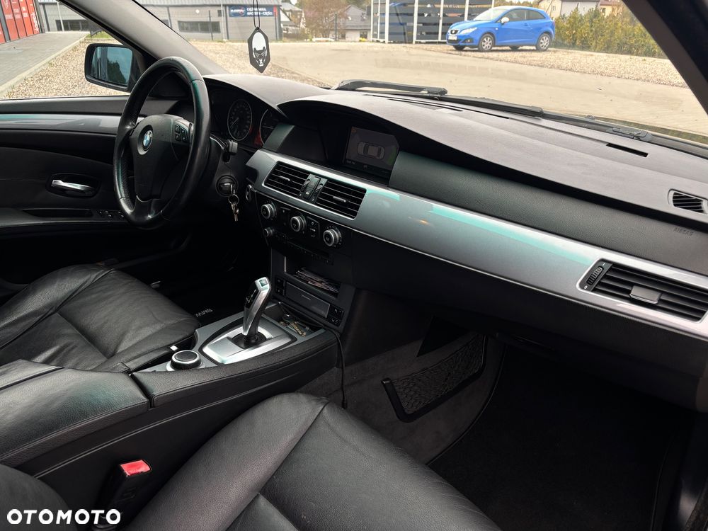 BMW Seria 5 520d Edition Sport - 16