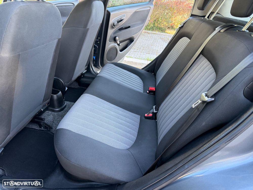 Fiat Punto 1.2 Lounge S&S - 8
