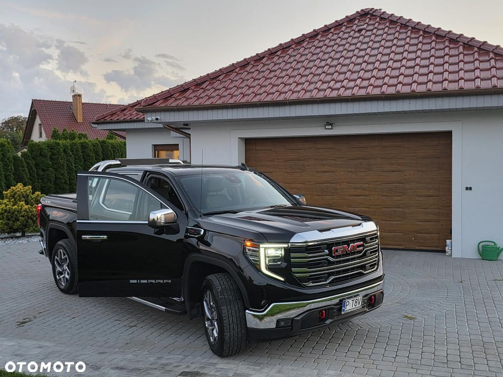 GMC Sierra - 1
