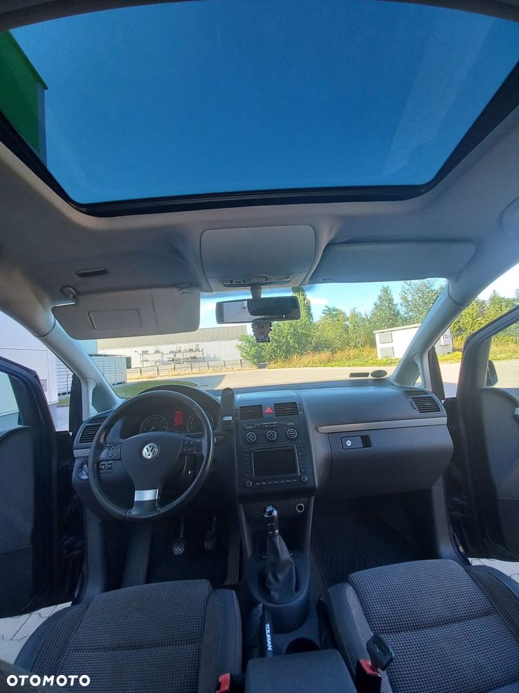 Volkswagen Touran - 24