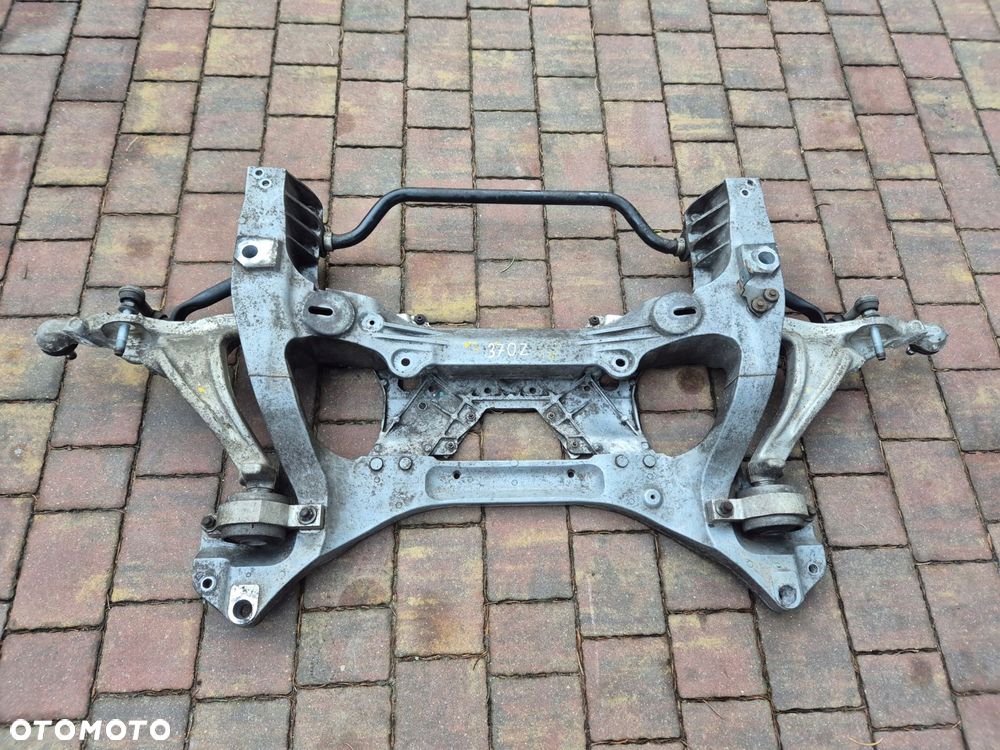 sanki belka zawieszenia przod nissan 370z - 1