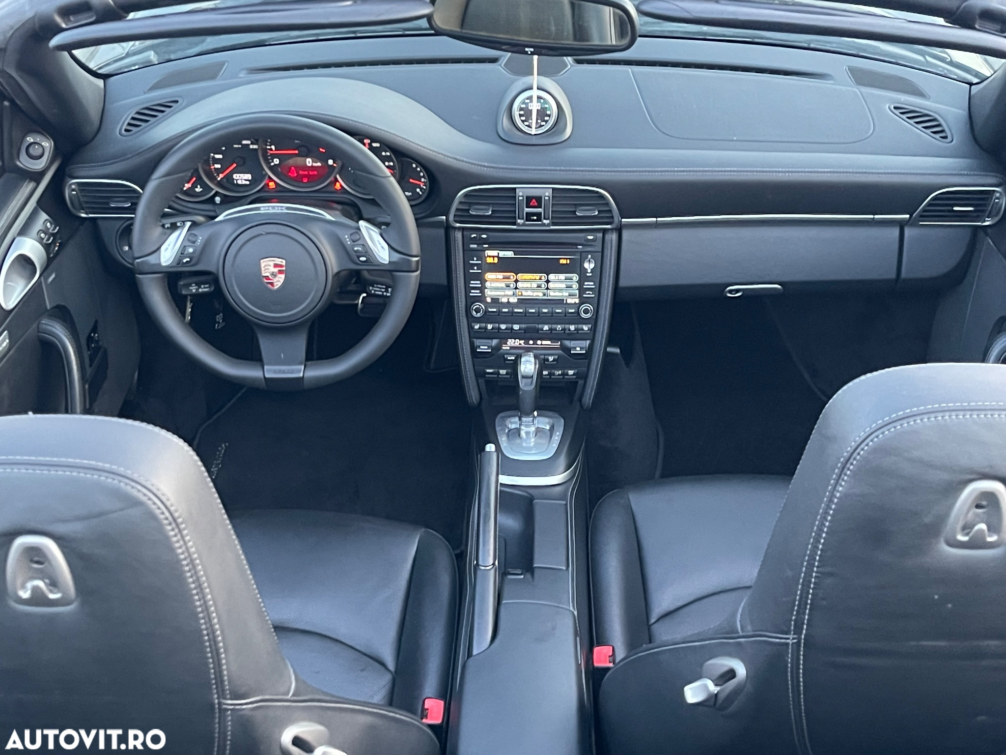 Porsche 911 Carrera 4 GTS PDK - 17