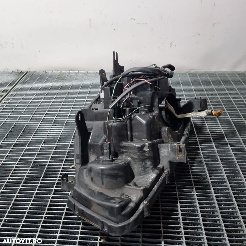 Far Dreapta Nissan X - Trail T31 2007 - 2013 SUV 4 Usi (1469) Xenon - 4