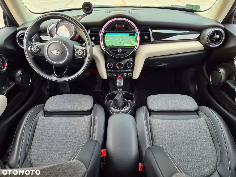 MINI Cooper Seven Chili - 23