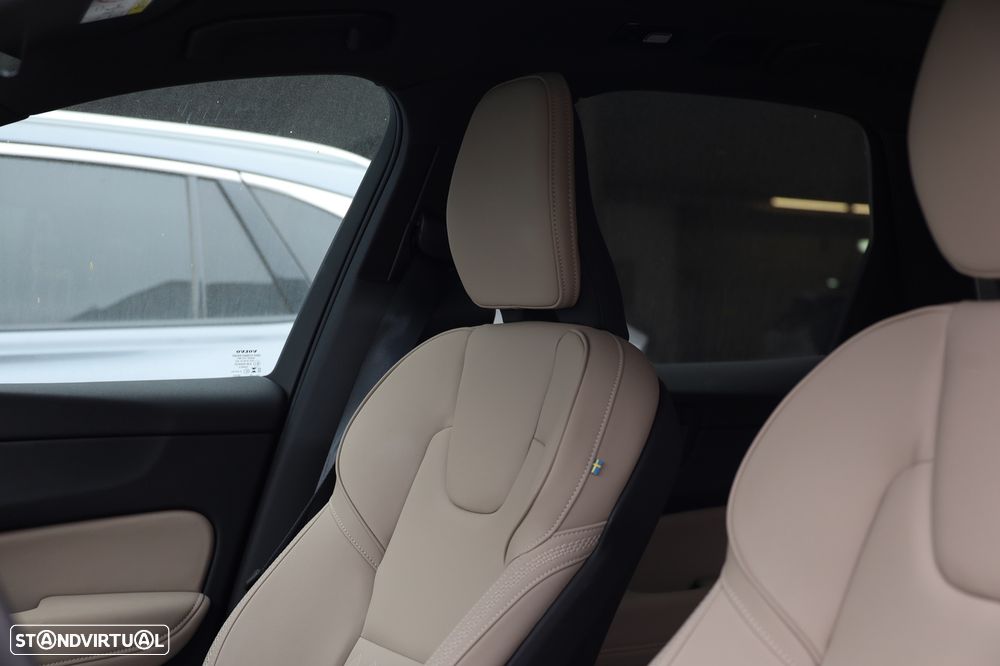 Volvo XC 60 2.0 T6 PHEV Plus Dark AWD - 9