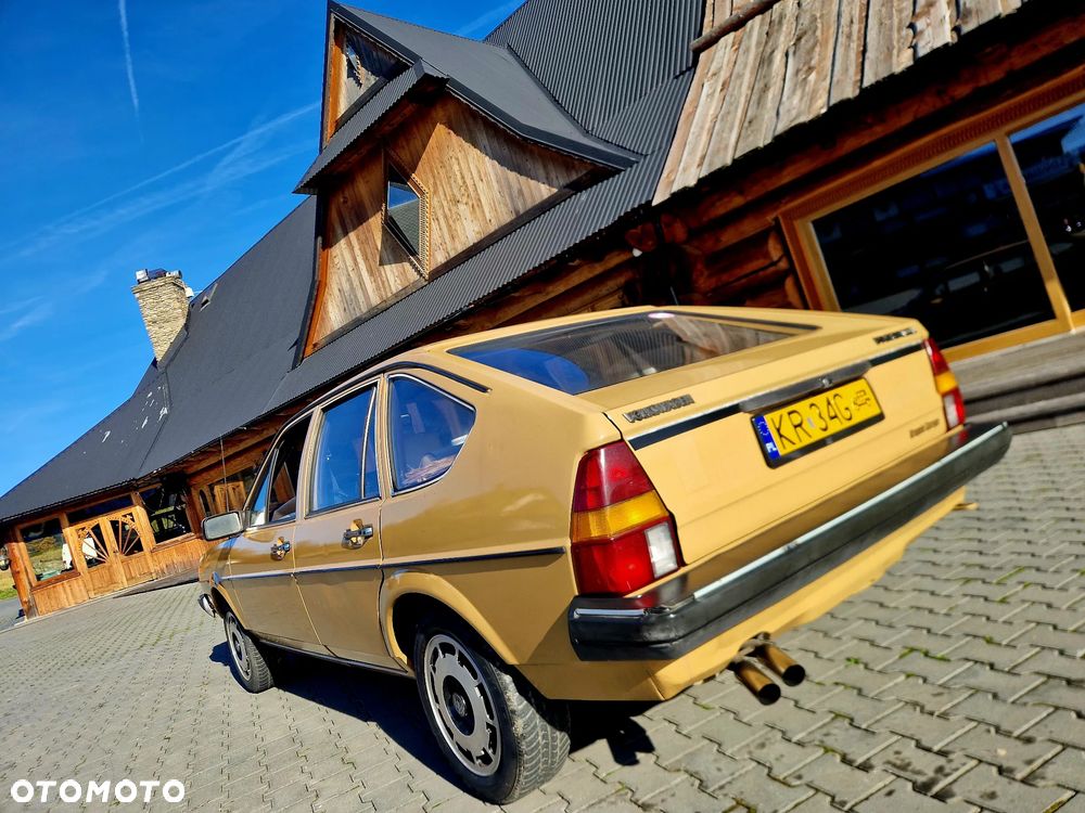 Volkswagen Passat - 25