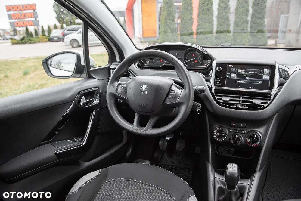 Peugeot 208 1.6 BlueHDi Allure S&S - 23