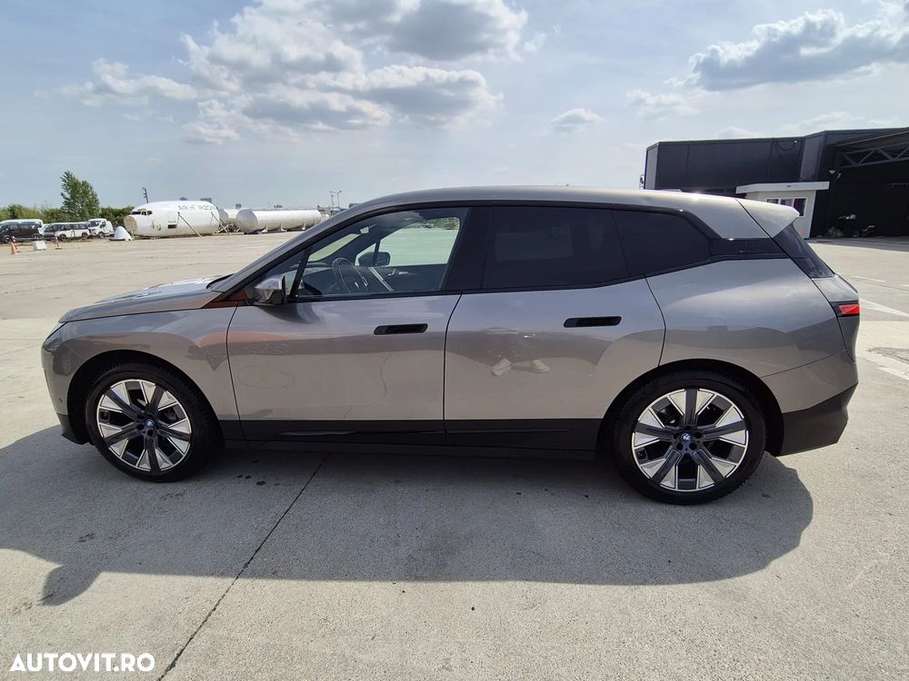 BMW iX - 7