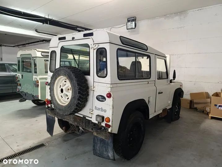 Land Rover Defender - 4