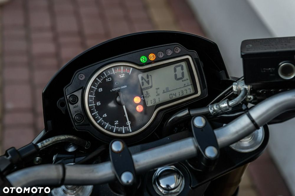 Suzuki GSR - 8