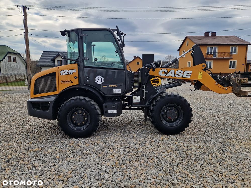JCB 121F - 19
