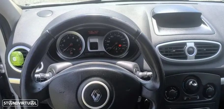 Renault Clio 1.2 16V Confort - 4