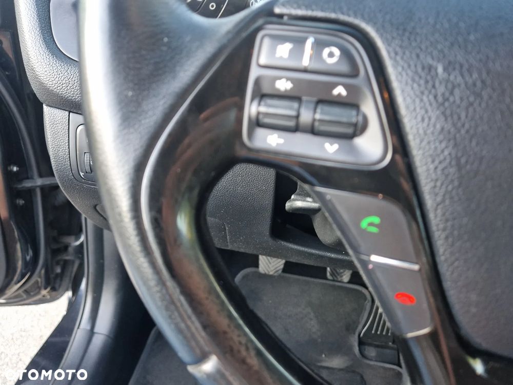 Kia Ceed 1.6 GDI Dream Team Edition - 24