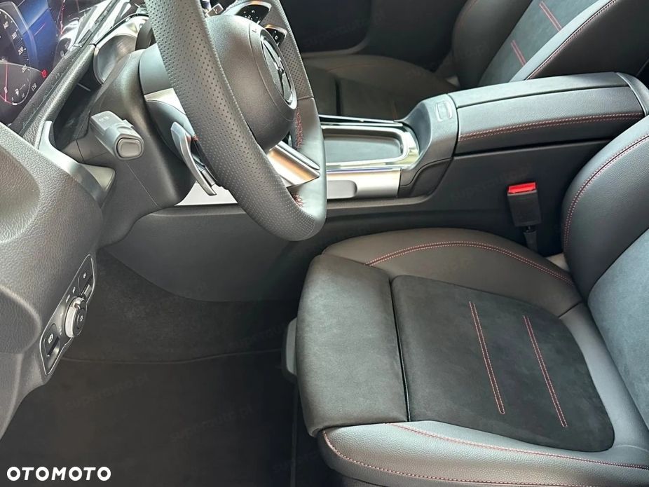 Mercedes-Benz GLB 200 AMG Line 7G-DCT - 6