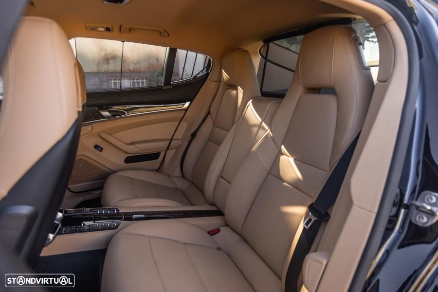 Porsche Panamera 4 Edition PDK - 37