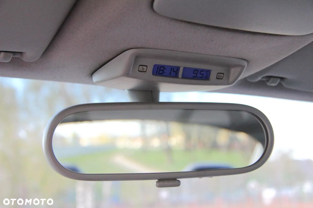 Volkswagen New Beetle - 33