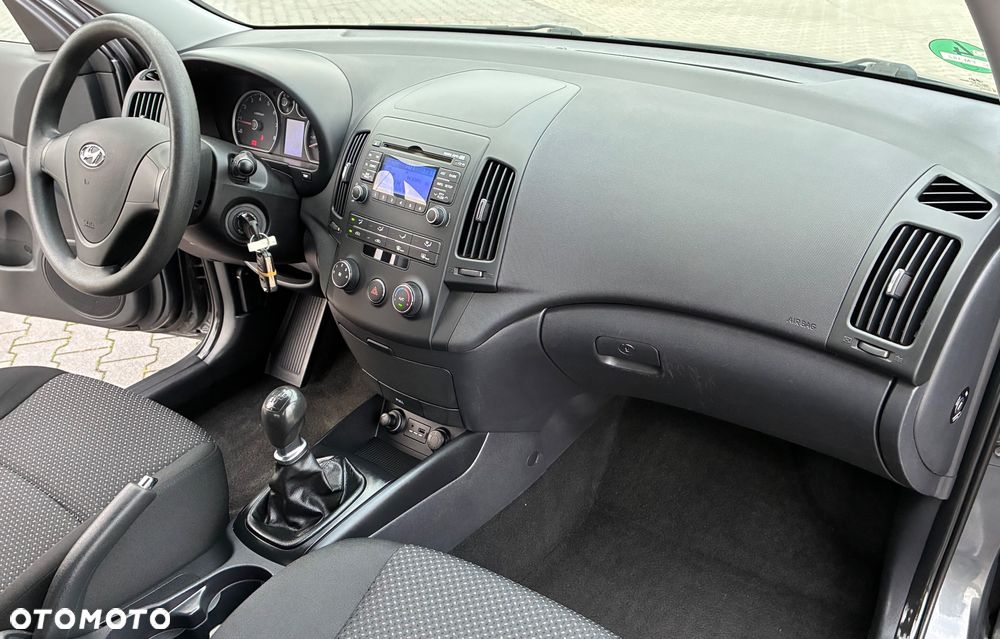 Hyundai i30 1.4 Base + - 12