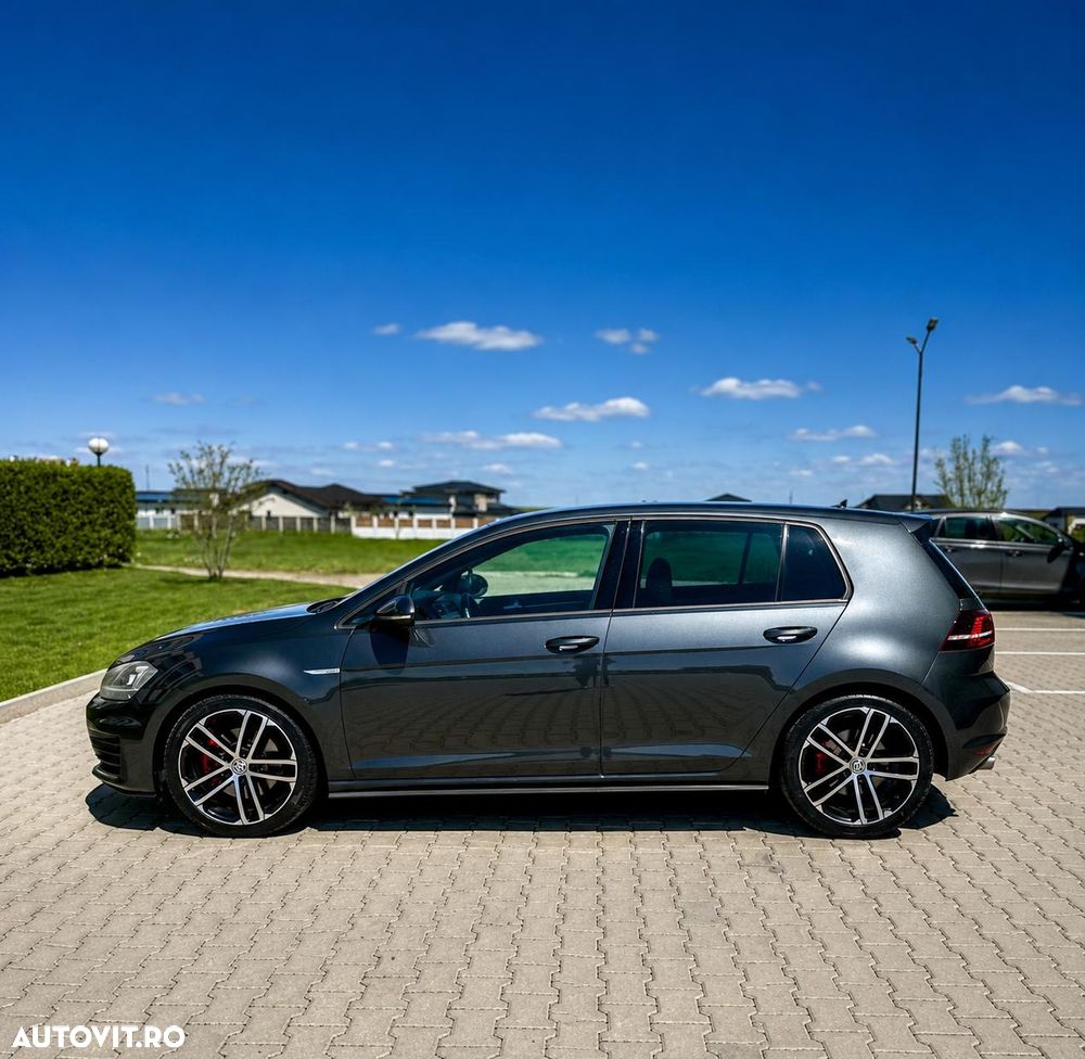 Volkswagen Golf - 5