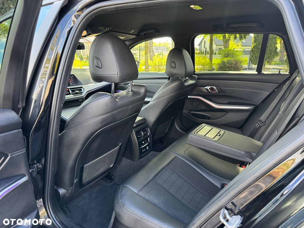 BMW Seria 3 330d xDrive M Sport - 27