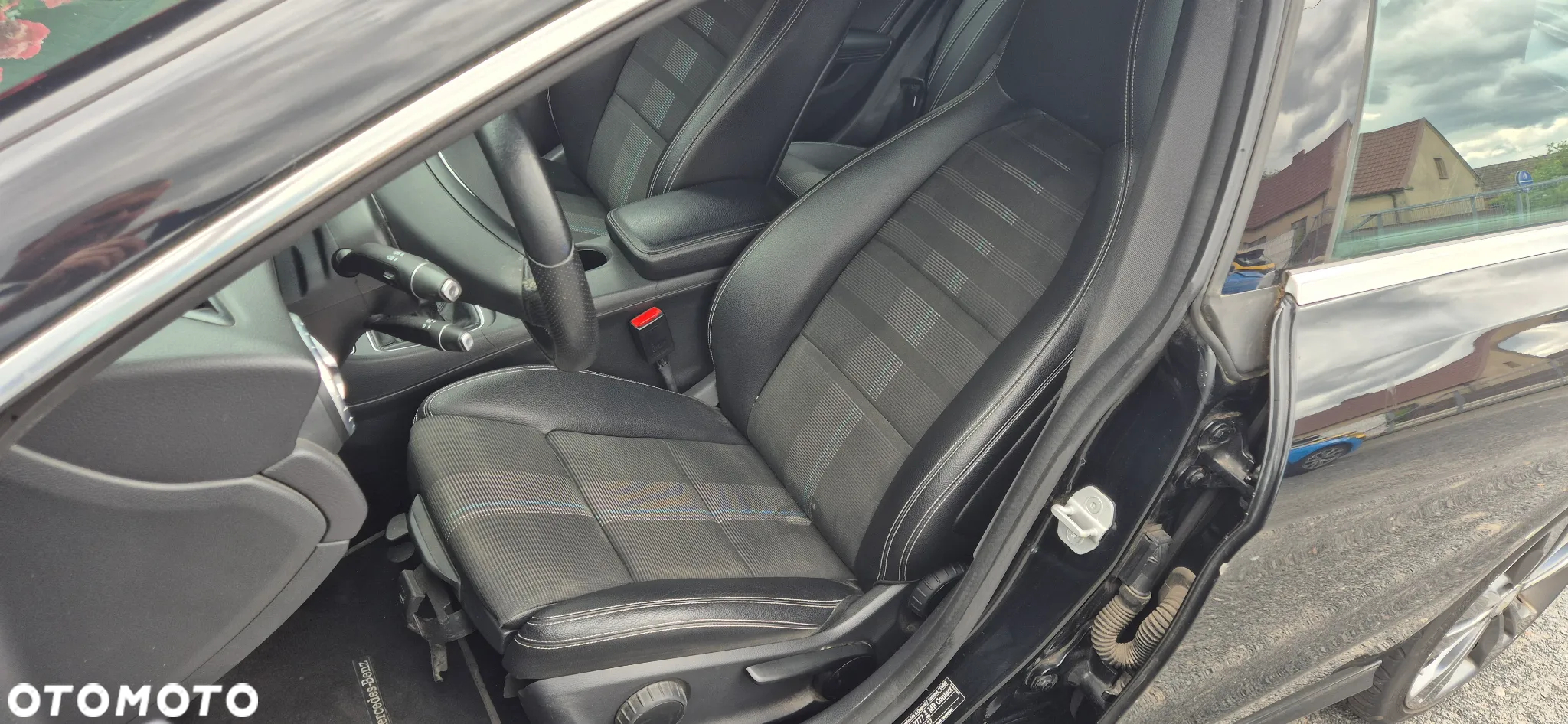 Mercedes-Benz CLA - 12