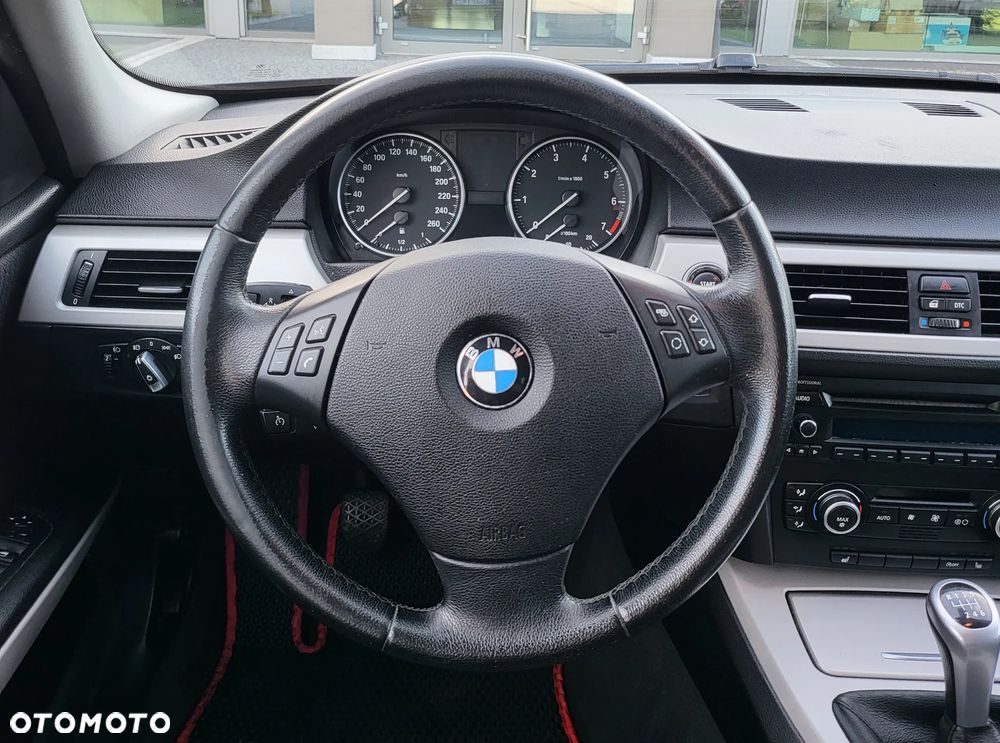 BMW Seria 3 318i Edition Exclusive - 18