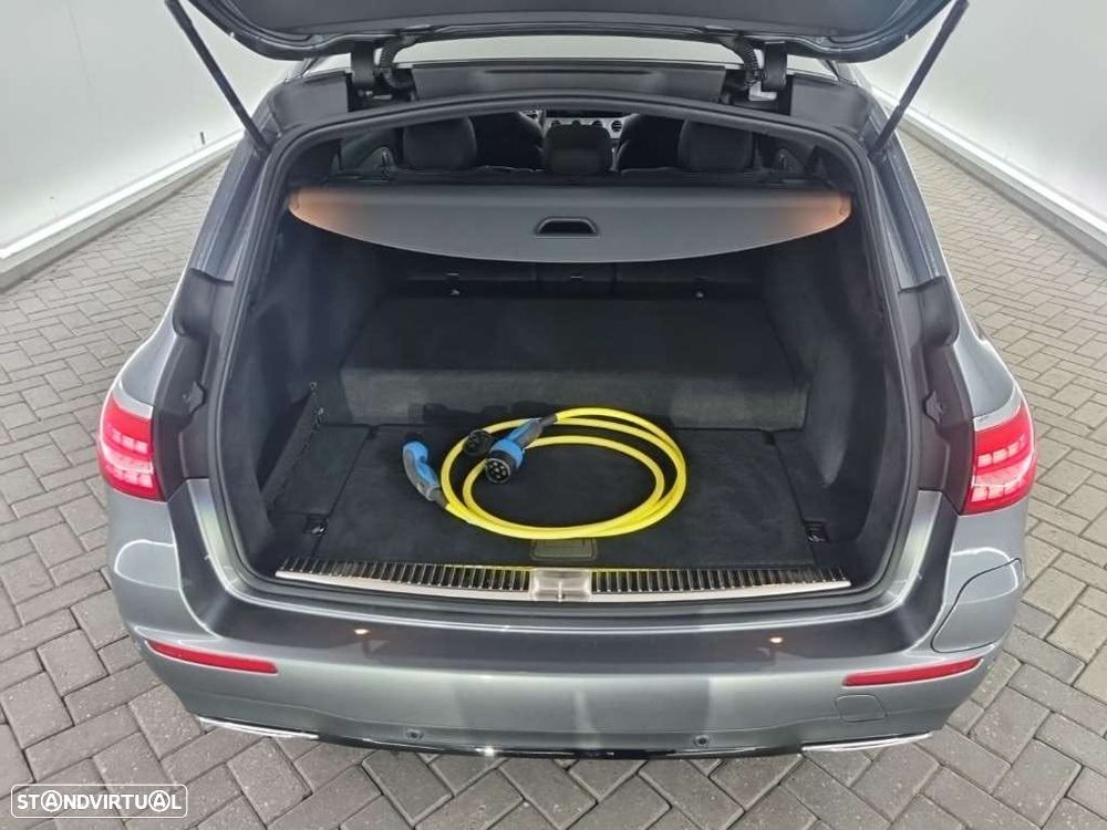 Mercedes-Benz E 300 e Station 9G-TRONIC AMG Line - 11