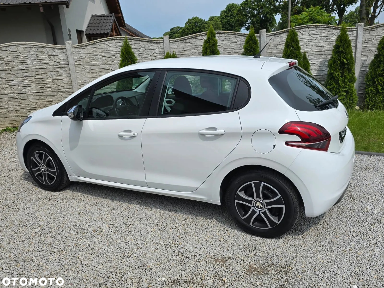 Peugeot 208 - 5