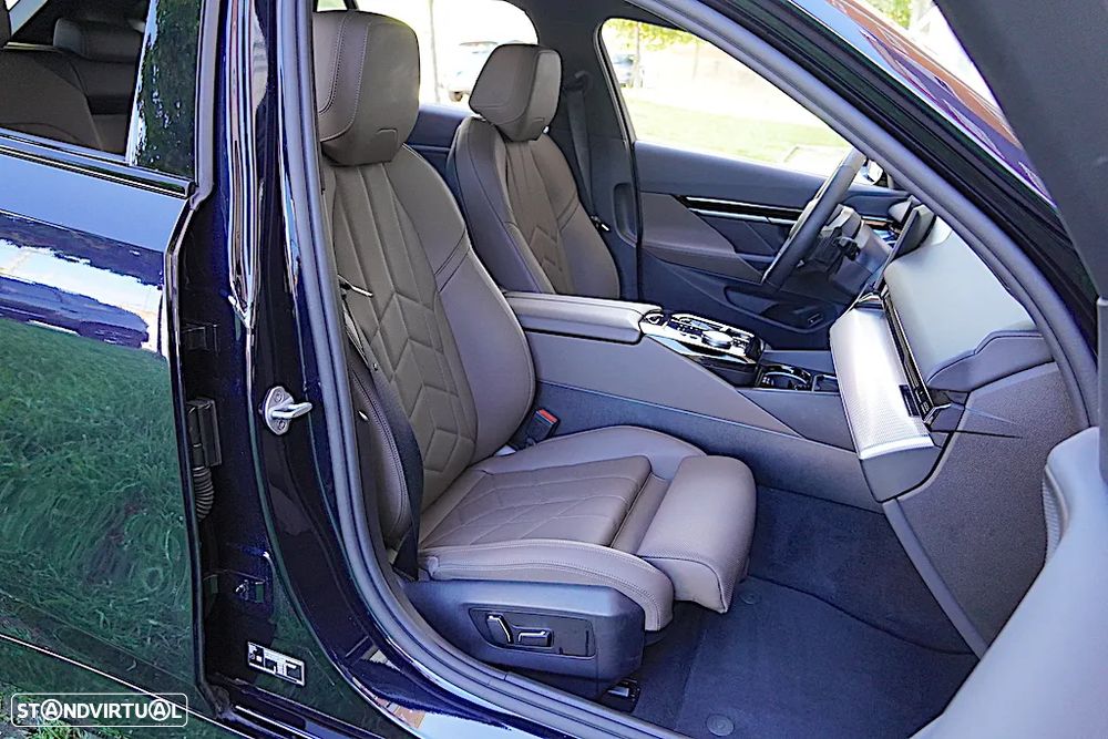 BMW 530 e Pack Desportivo M - 24