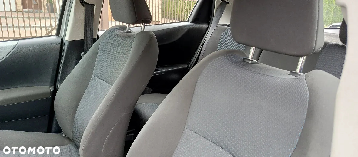 Toyota Yaris Hybrid 100 Dynamic - 19