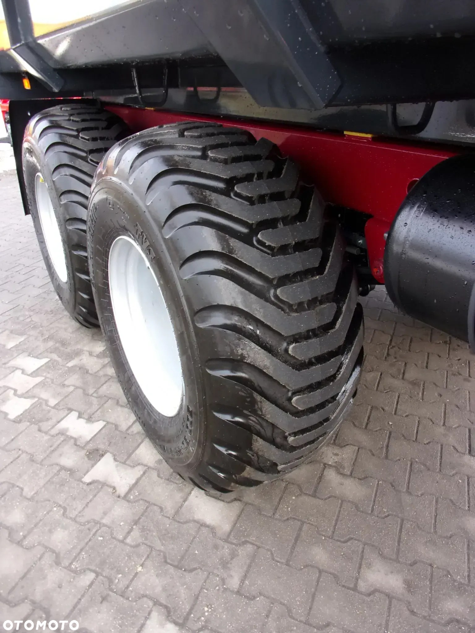 Pronar Przyczepa budowlana T679/2 kamieniarka 12 ton, sprawdza się znakomicie podczas transportowania gruzu, kamieni, żwiru i innych materiałów lub odpadów budowlanych używanych przy budowach i rozbiórkach - 10
