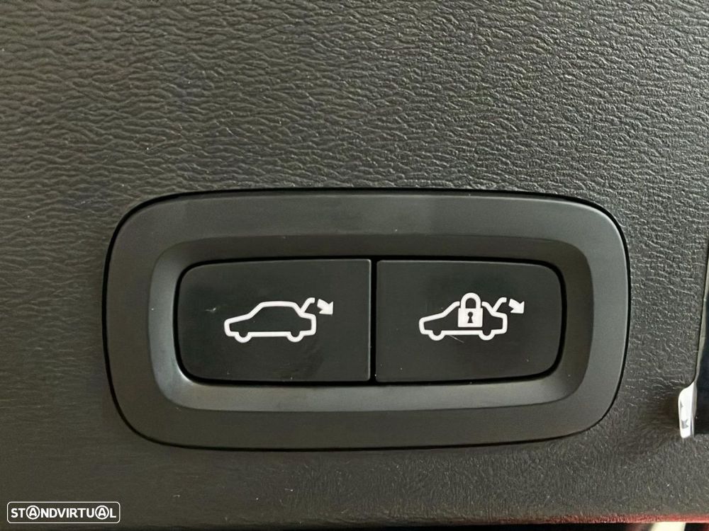 Volvo XC 40 1.5 T3 Momentum Plus - 25