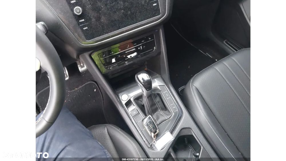 Volkswagen Tiguan - 11