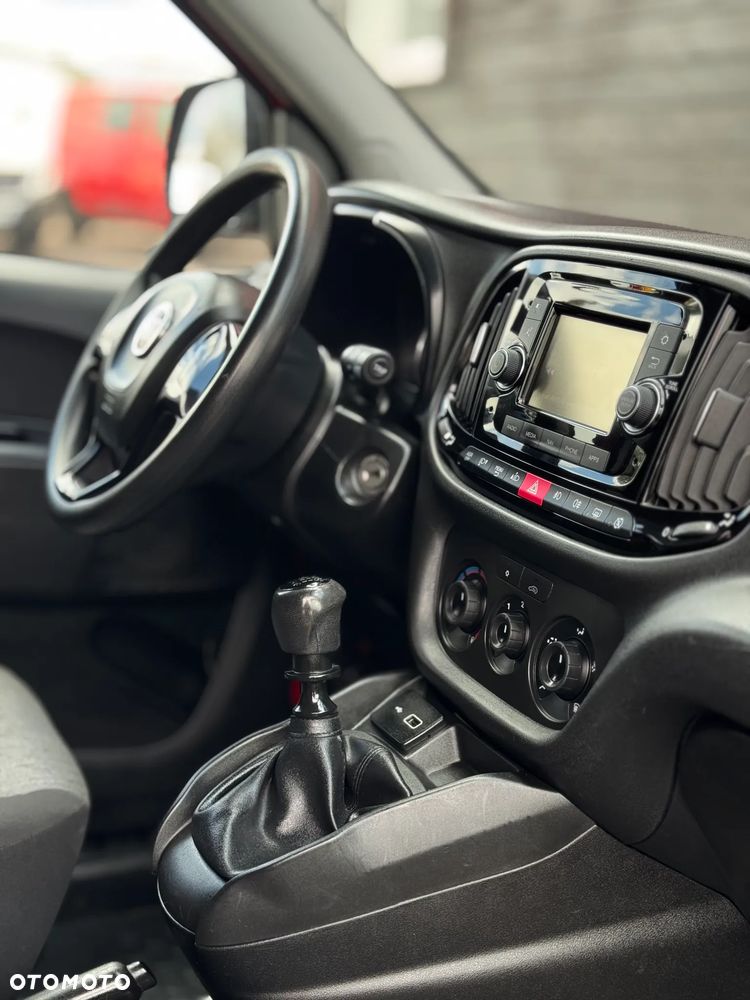 Fiat DOBLO  1,6 *  L1H1 #3 Osoby#  AUTO Z PEŁNĄ HISTORIĄ SERWISOWĄ * W 100% Nie Malowany Oryginalny Lakier * Tempomat * Faktura 23% # VAT-1 Auto Kupione w ASO Fiata * Gwarancja  * Bardzo oszczędny i dynamiczny silnik * Klimatyzacja* Tempomat * MP3 * Bluetooth * Czujniki Parkowania * - 34