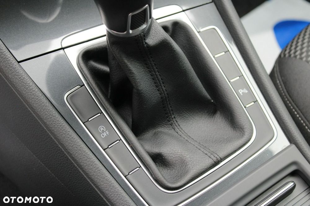 Volkswagen Golf - 24