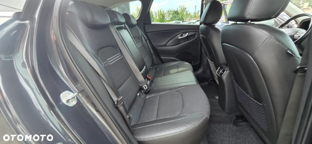 Hyundai i30 1.5 T-GDI 48V-Hybrid EDITION 30 - 33