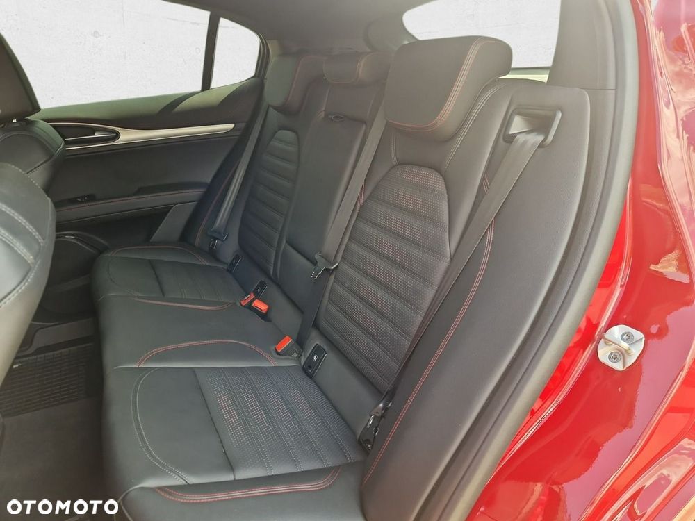 Alfa Romeo Stelvio - 24