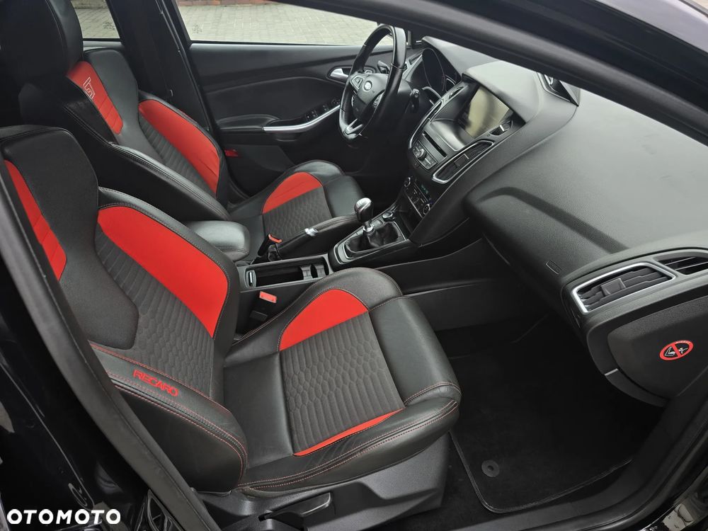 Ford Focus 2.0 EcoBoost ST mit Leder-Exclusiv-Paket - 17