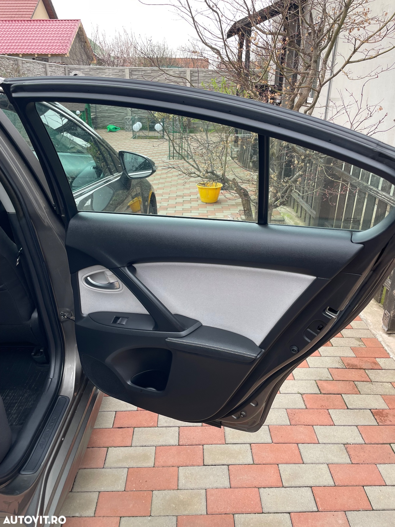 Toyota Avensis 2.0 D-4D Executive - 16