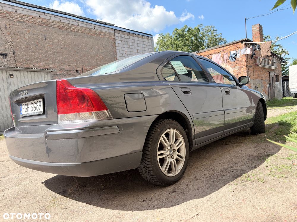 Volvo S60 2.4D Momentum - 5