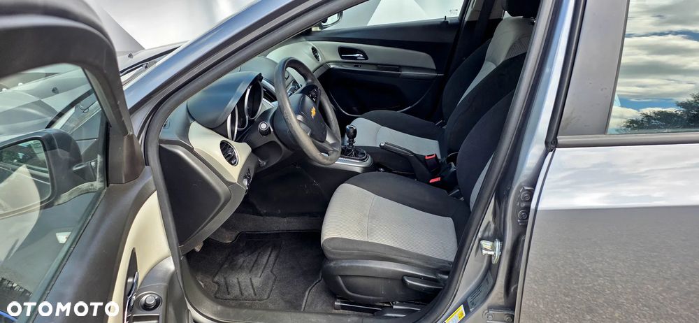 Chevrolet Cruze 1.6 LT - 17