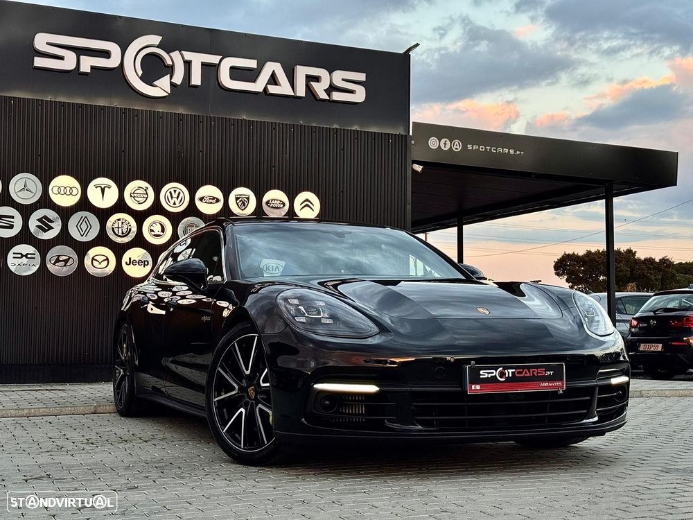 Porsche Panamera Sport Turismo 4 E-Hybrid - 1
